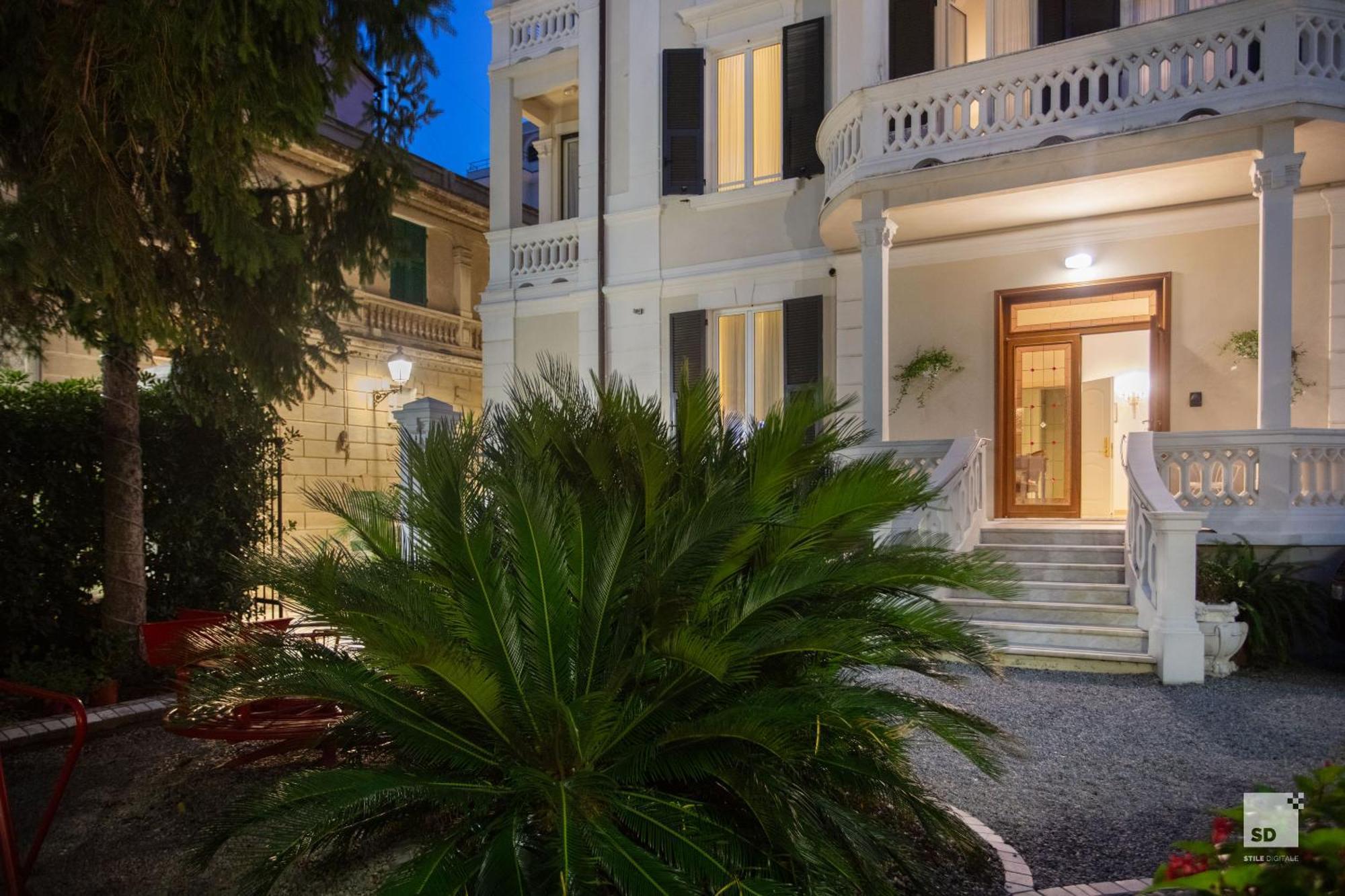 Hotel Villa Elena Варацце Экстерьер фото