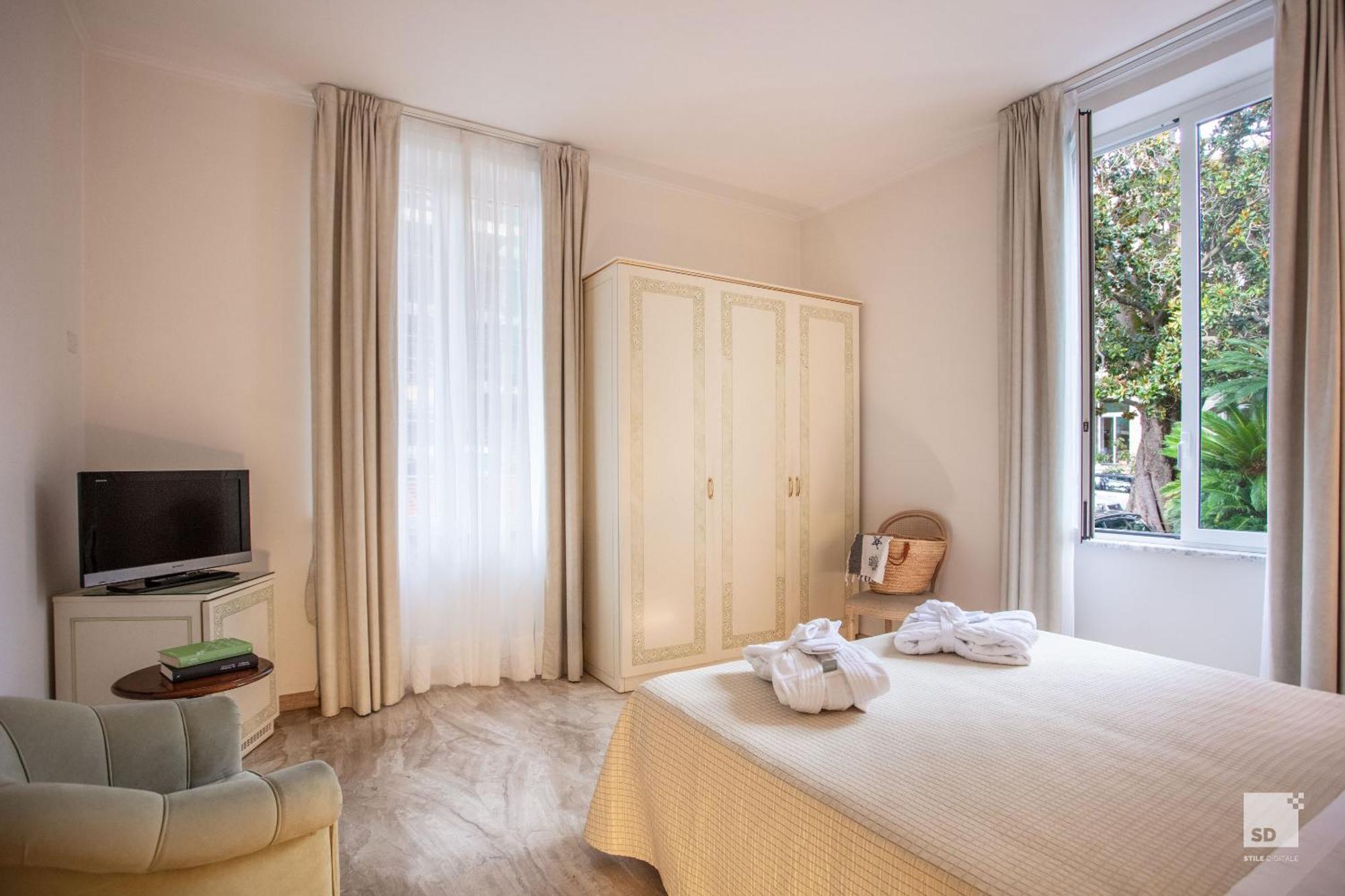 Hotel Villa Elena Варацце Экстерьер фото
