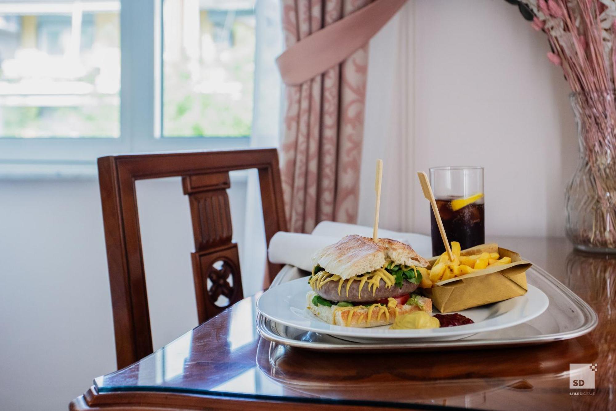 Hotel Villa Elena Варацце Экстерьер фото