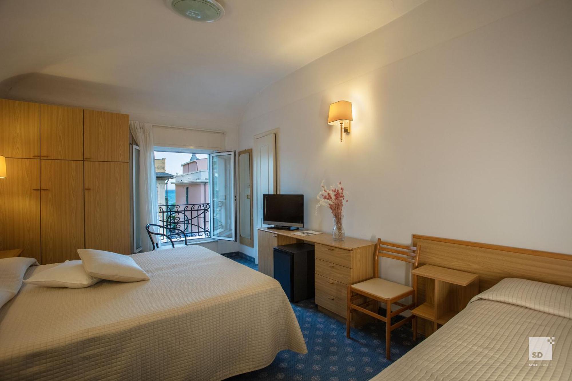 Hotel Villa Elena Варацце Экстерьер фото